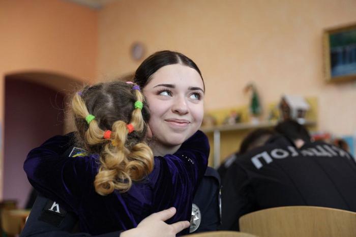 Святкова майстерня підтримки: тепло сердець для малечі