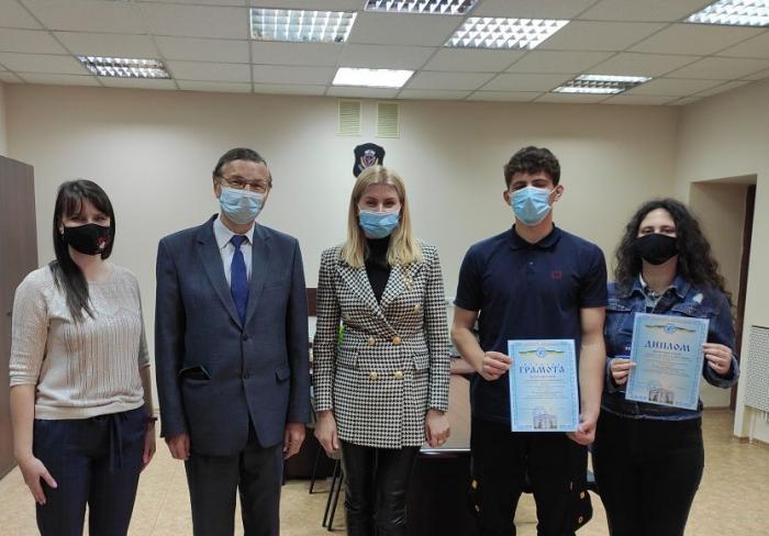 Декан факультету № 6 вручила грамоти студентам за досягнення в науковій роботі