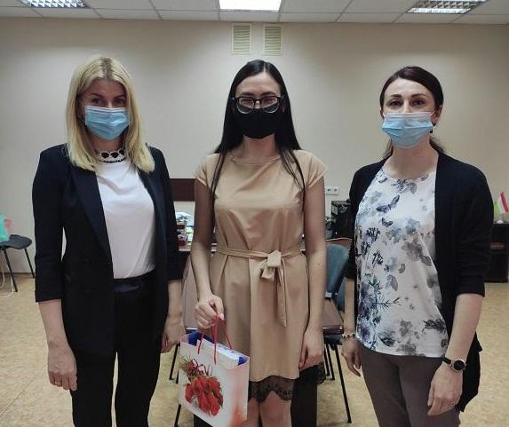 Декан факультету № 6 Оксана Брусакова привітала призерку правового турніру