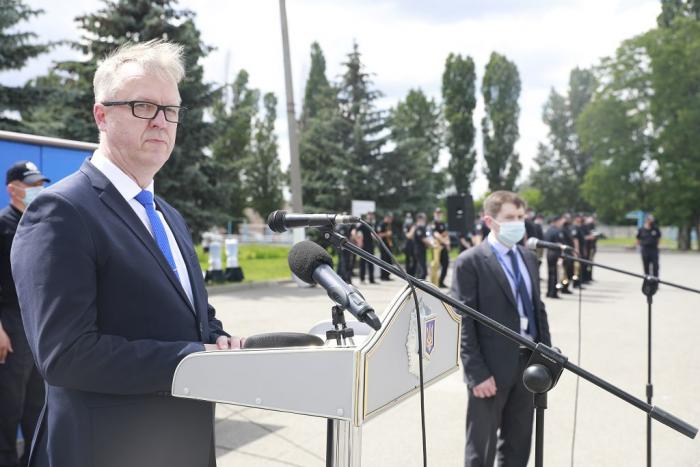 Certificates were handed to the police officers - participants of the training seminars by the Head of the European Union Advisory Mission Antti Hartikainen (UPDATED. VIDEO)