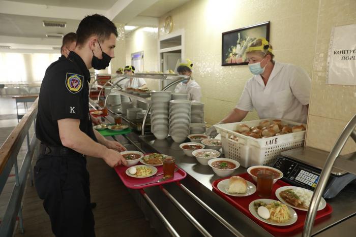 Якість харчування курсантів ХНУВС перевірено