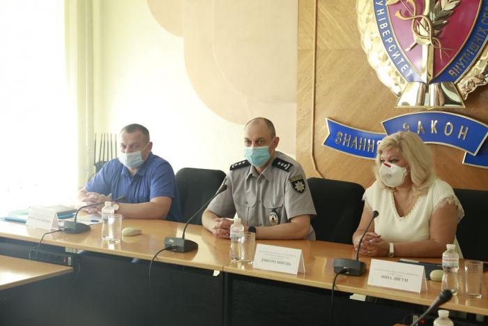 Учасникам науково-практичного семінару-наради вручено сертифікати