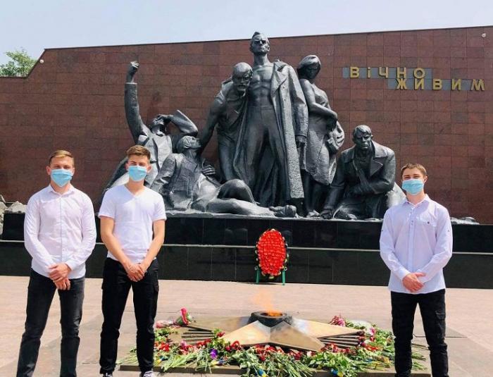 Курсанти льотного коледжу вшанували пам'ять жертв війни в Україні