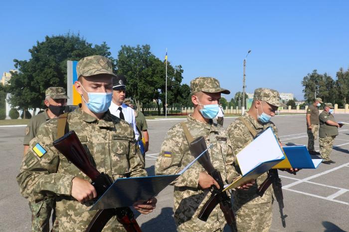 Випускники кафедри військової підготовки ХНУВС склали Військову Присягу на вірність Українському народу