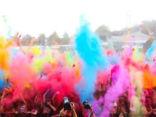 Запрошуємо на різнокольорове свято фарб до бази відпочинку «Янтарна»!