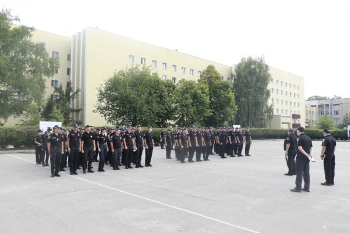 Проведено стройовий огляд слухачів інституту післядипломної освіти ХНУВС