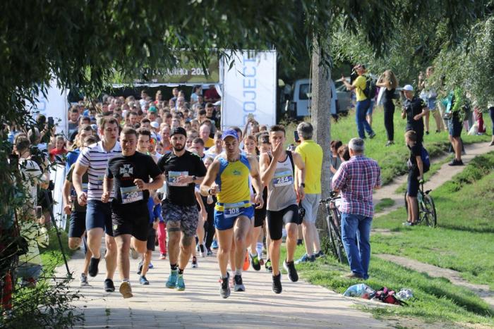 Курсант Сумської філії ХНУВС взяв участь у Всеукраїнському забігу пам’яті «Шаную воїнів, біжу за Героїв України» 