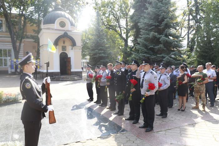 Схиляємо голову перед світлою пам'яттю загиблих правоохоронців