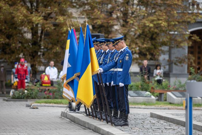 Керівництво держави та МВС вшанувало пам'ять військових та правоохоронців, які загинули, захищаючи Україну