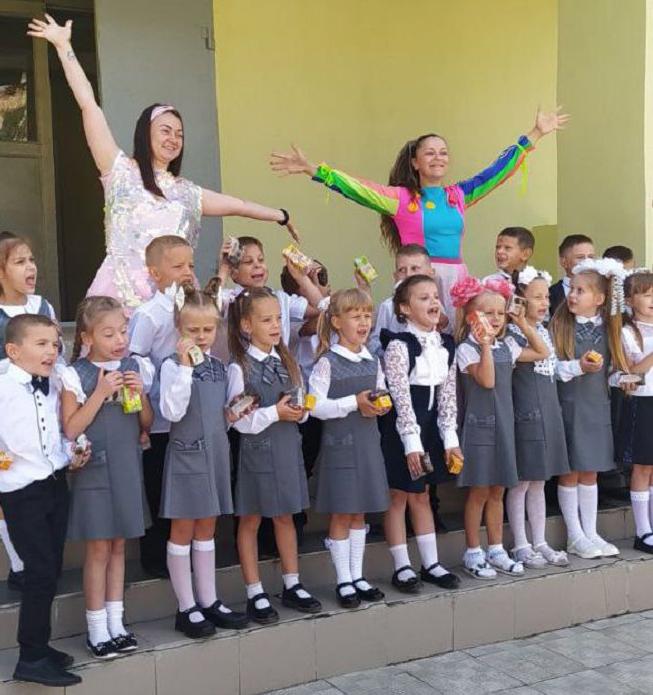 Представники ХНУВС привітали учнів підшефної школи зі святом