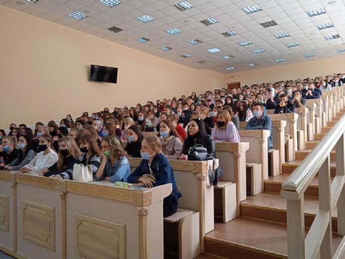 Зі студентами університету проведено профілактичну бесіду щодо запобігання поширенню гострої респіраторної хвороби COVID-19