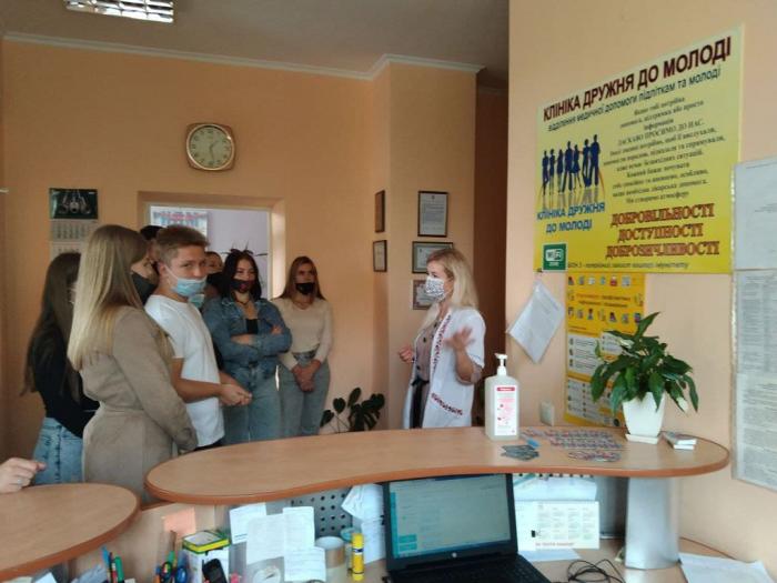 Студенти-першокурсники Сумської філії ХНУВС відвідали центр медичної допомоги «Клініка, дружня до молоді» 