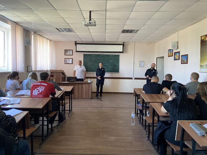 Працівники патрульної поліції провели бінарне заняття для студентів
