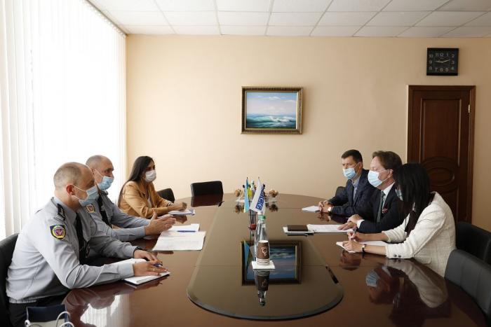 Координатор проєктів ОБСЄ в Україні посол Генрік Вілладсен відвідав ХНУВС