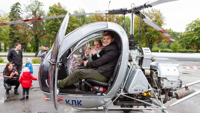 Кременчуцький льотний коледж привітав жителів та гостей з Днем міста