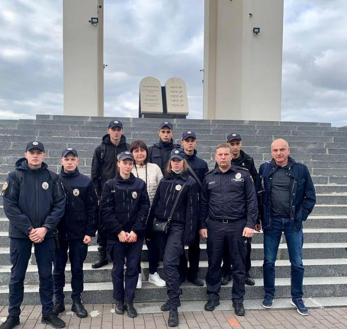 Курсанти вшанували пам’ять загиблих у Дробицькому Яру