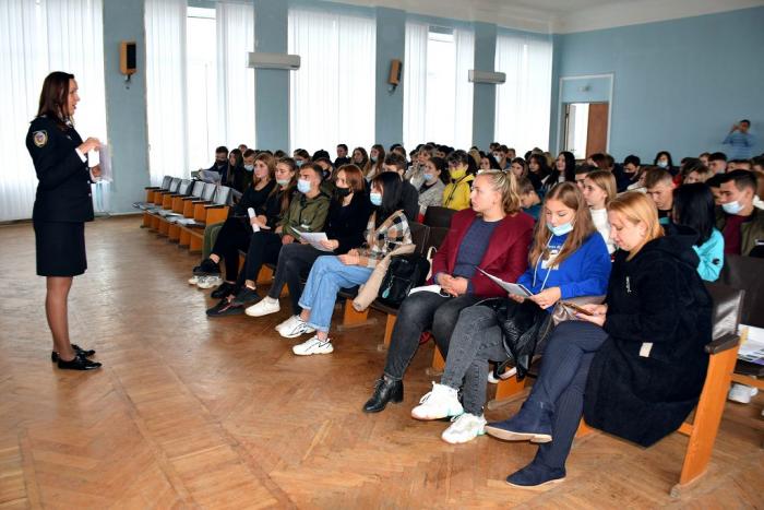 Представники кафедри трудового та господарського права провели профорієнтаційну роботу з учнями 10–11 класів у м. Куп’янськ Харківської області