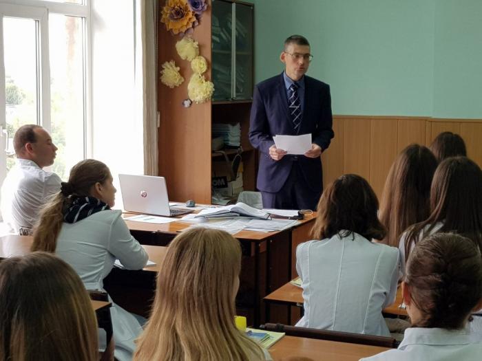 Лекція для студентів коледжу Національного фармацевтичного університету з питань булінгу