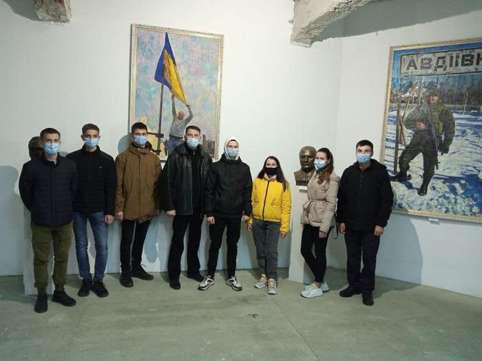 Курсанти факультету № 4 відвідали виставку «АТО-ООС очима сучасних митців»