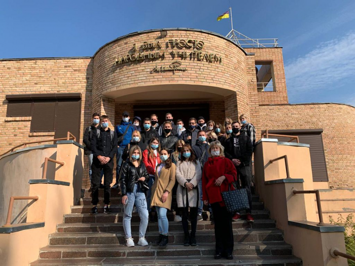 У центрі-музеї імені А.С. Макаренка проведено бінарне заняття для студентів
