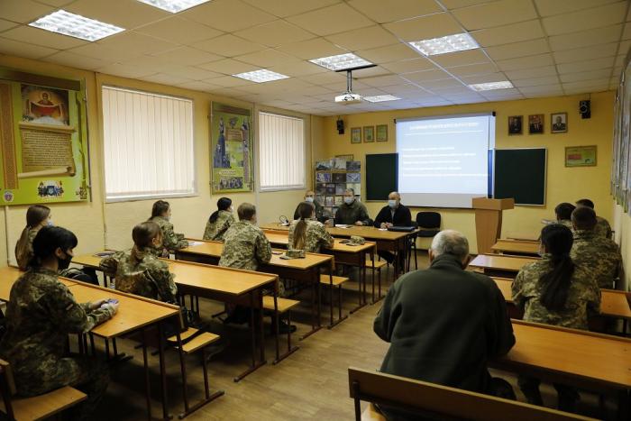 В університеті відбувся круглий стіл «Військово-патріотичне виховання молоді: досвід та перспективи»