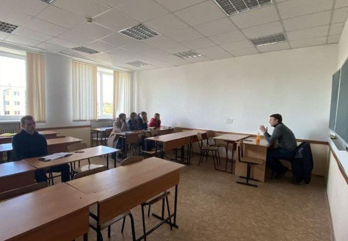 Бінарне заняття за участі журналіста