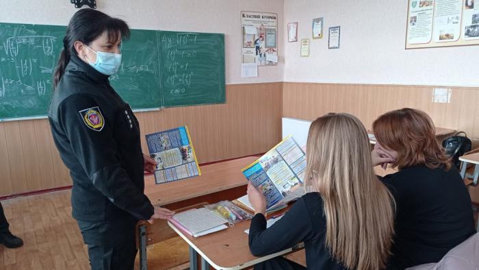 Старшокласникам шкіл м. Охтирка та Охтирського району розповіли про навчання у Сумській філії ХНУВС