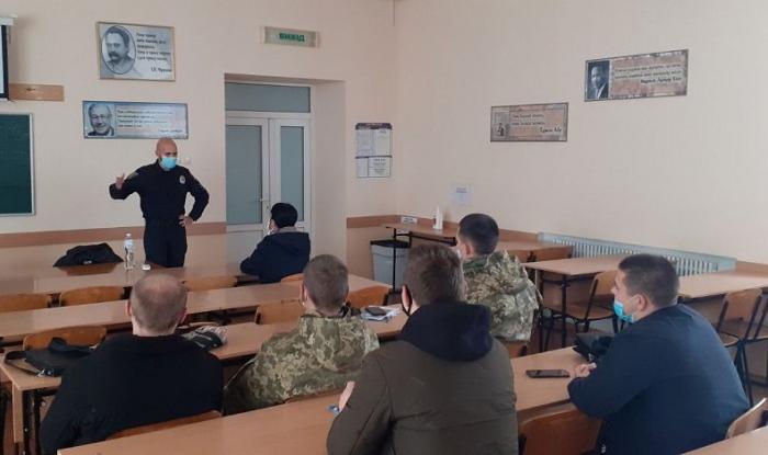 Бінарне заняття для студентів за участі працівника поліції