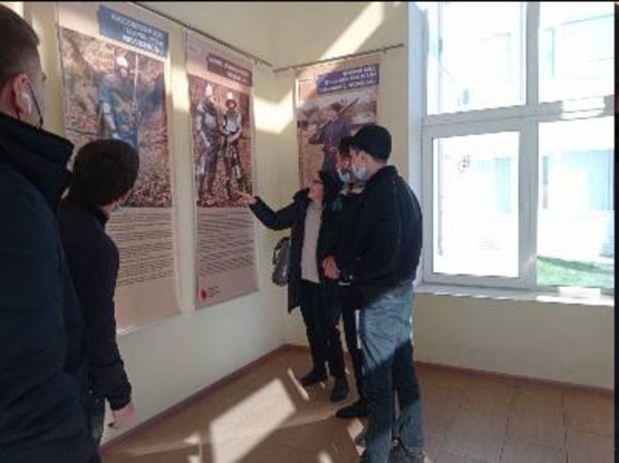 Студенти з Азербайджану відвідали експозицію з історії українського війська