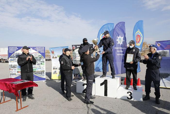 Відбулися змагання з контраварійного керування автомобілем серед поліцейських на Кубок ректора ХНУВС (ВІДЕО)