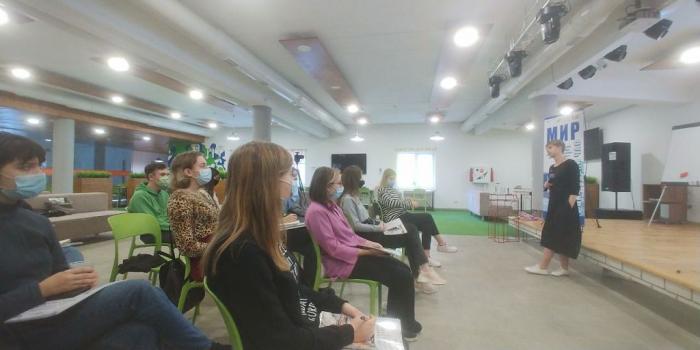 Учасники Дебатного клубу ХНУВС взяли участь у тренінгу з блогінгу для проєкту «Мир у цифровий час» 