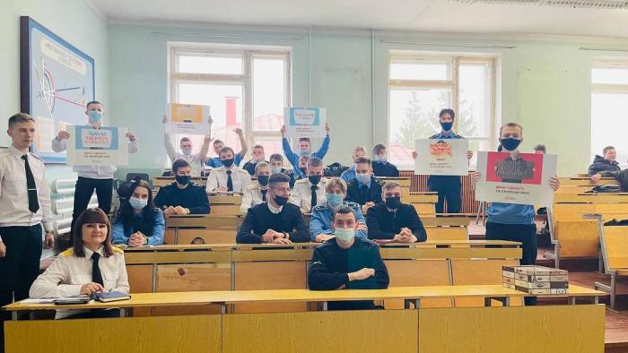 У Кременчуцькому льотному коледжі провели виховну годину до Дня Гідності і Свободи