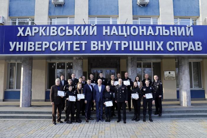 Ректор університету вручив сертифікати працівникам і курсантам Одеського державного університету внутрішніх справ