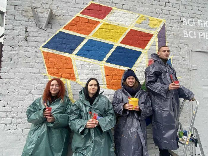 Всі люди, всі рівні. Представники ХНУВС взяли участь у створенні нового муралу у Харкові