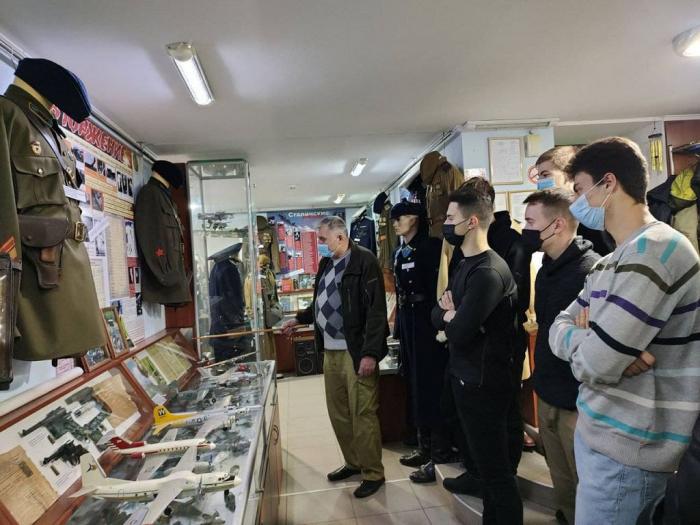 Екскурсія курсантів Кременчуцького льотного коледжу до Кременчуцького музею історії авіації і космонавтики