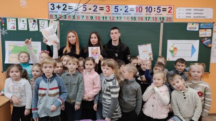 Курсанти університету провели для школярів тренінг щодо безпечної поведінки з незнайомими людьми