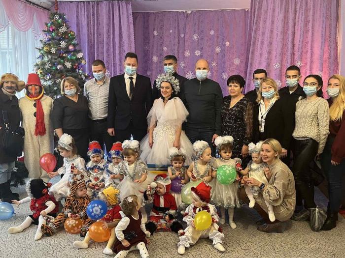 Колектив Сумської філії привітав вихованців Сумського обласного будинку дитини з Днем Святого Миколая