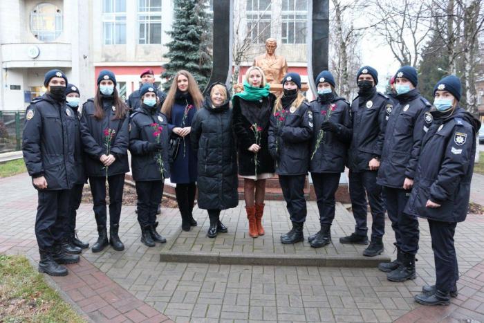 Колектив Сумської філії взяв участь у заходах до Дня вшанування пенсіонерів та ветеранів системи МВС та Національної поліції України