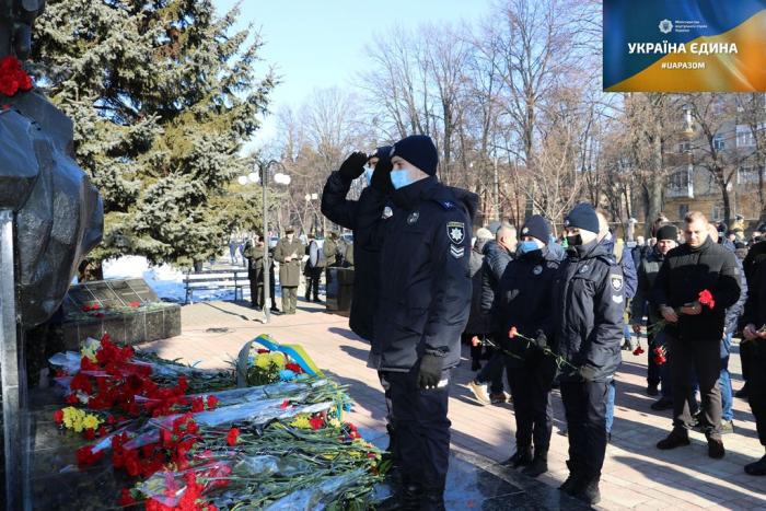 Курсанти Сумської філії ХНУВС поклали квіти з нагоди вшанування учасників бойових дій на території інших держав