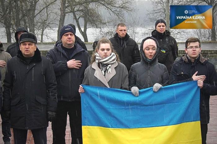 Представники льотного коледжу заспівали Гімн України до Дня єднання