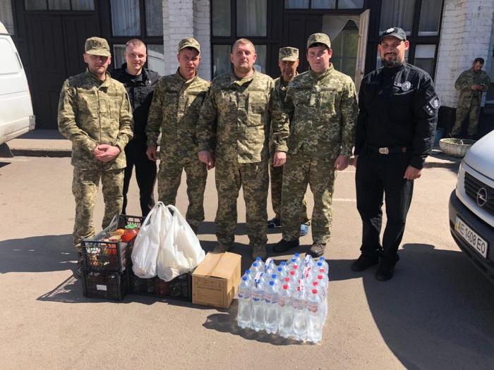 Допомагаємо нашим захисникам