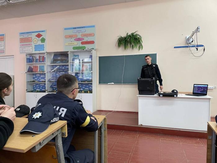 Бінарне заняття для курсантів за участі працівника патрульної поліції