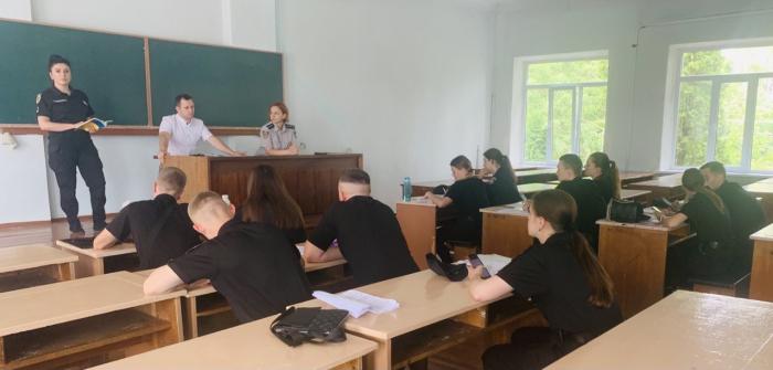 Курсанти навчаються складанню процесуальних документів