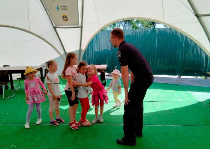 Курсанти влаштували веселі розваги для дітей