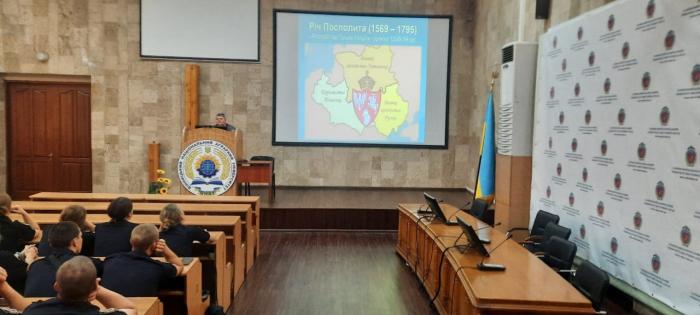 Курсанти університету знайомляться з історією Вінниці