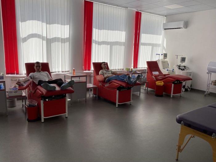 Курсанти ХНУВС допомагають поповнювати запаси крові