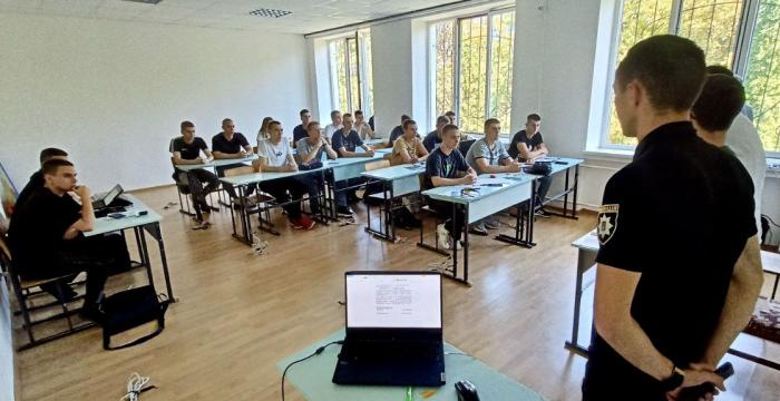 З  майбутніми кіберполіцейськими зустрівся начальник відділу протидії кіберзлочинам в Хмельницькій області