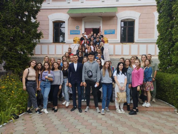 Курсанти відвідали книжково-ілюстраційну виставку