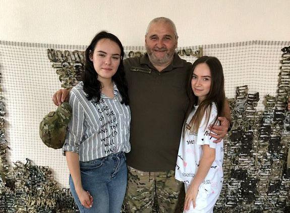 Курсанти університету передали на потреби ЗСУ маскувальні сітки