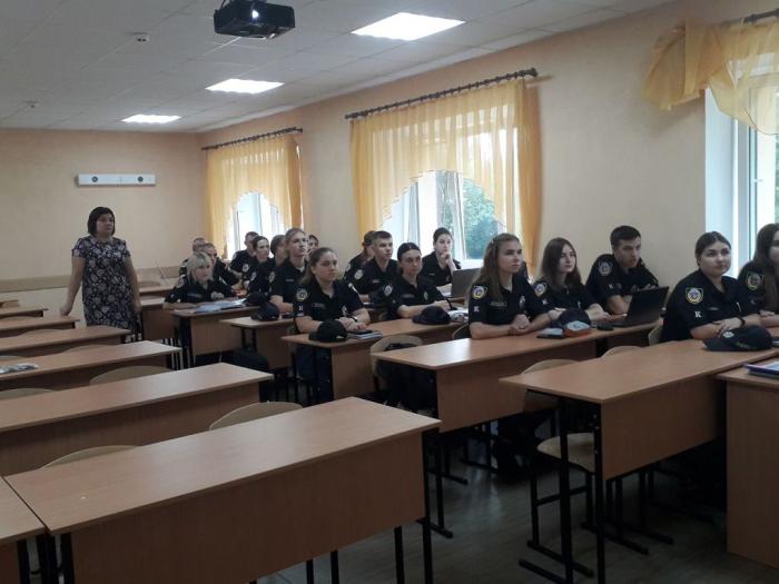 Про організацію службової діяльності іноземною мовою